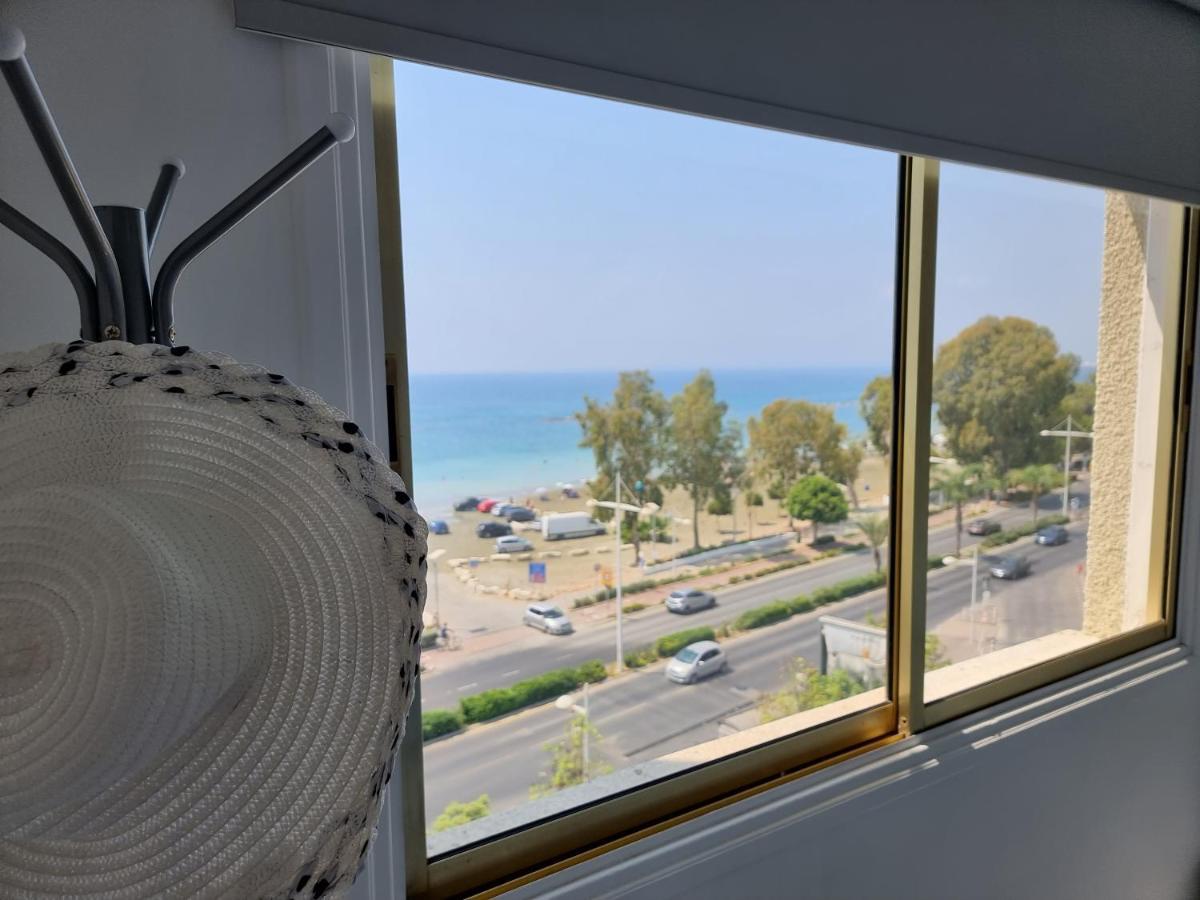 Super Modern Beachfront 1 Bedroom - Sleeps 4 Λεμεσός Εξωτερικό φωτογραφία