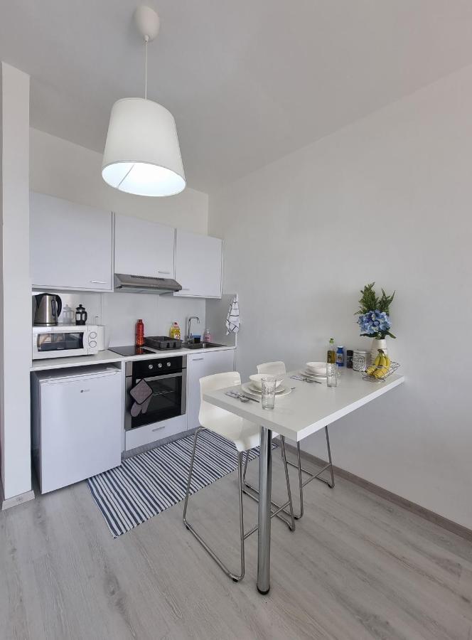 Super Modern Beachfront 1 Bedroom - Sleeps 4 Λεμεσός Εξωτερικό φωτογραφία