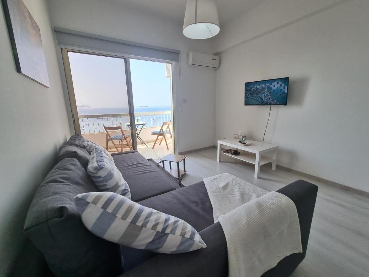 Super Modern Beachfront 1 Bedroom - Sleeps 4 Λεμεσός Εξωτερικό φωτογραφία