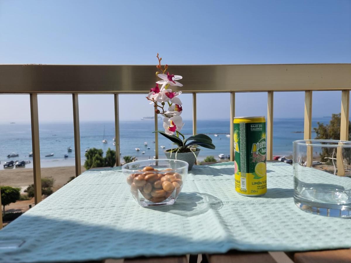 Super Modern Beachfront 1 Bedroom - Sleeps 4 Λεμεσός Εξωτερικό φωτογραφία