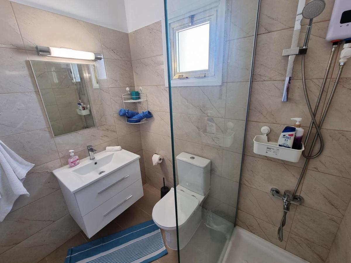 Super Modern Beachfront 1 Bedroom - Sleeps 4 Λεμεσός Εξωτερικό φωτογραφία