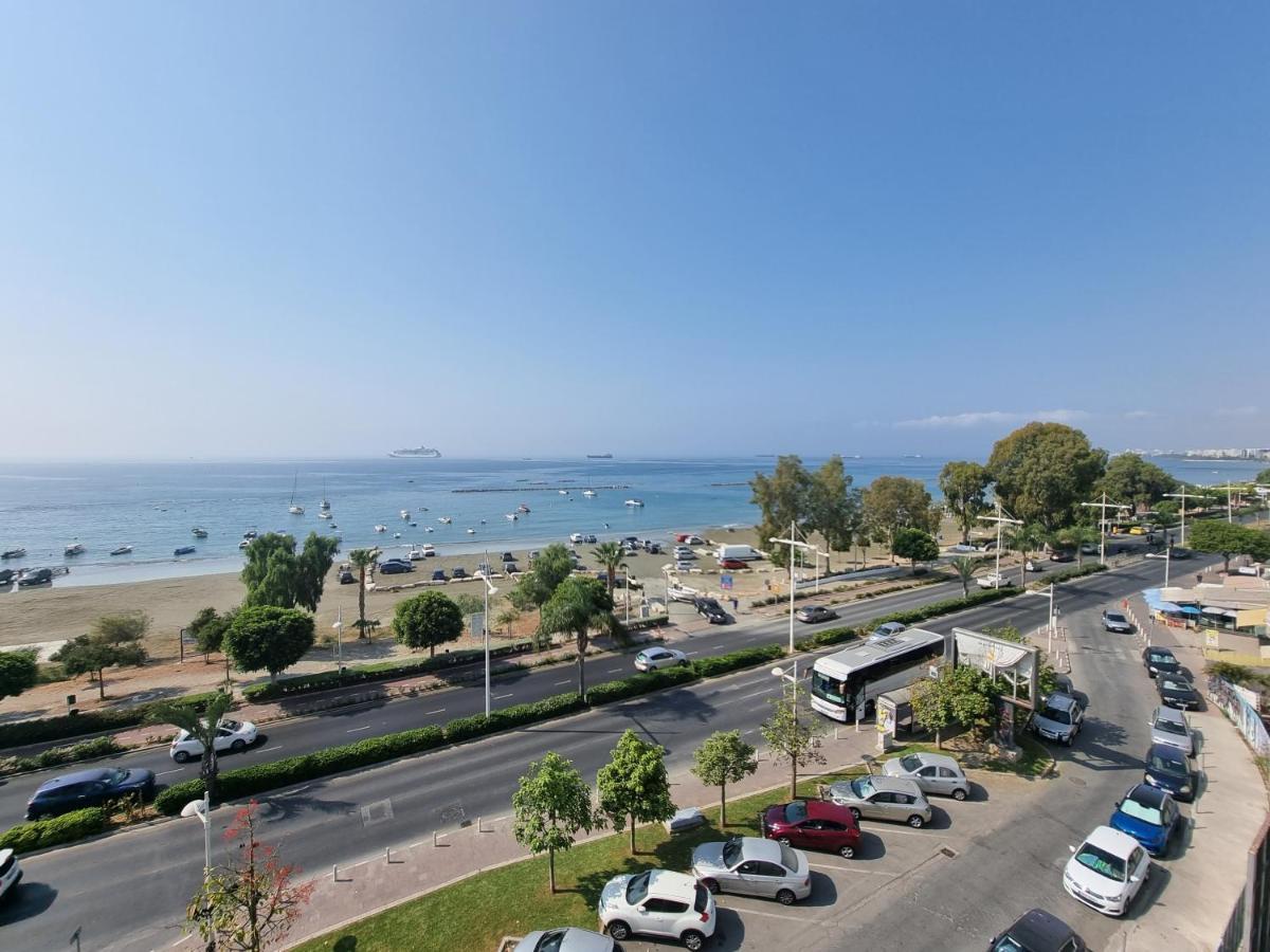 Super Modern Beachfront 1 Bedroom - Sleeps 4 Λεμεσός Εξωτερικό φωτογραφία
